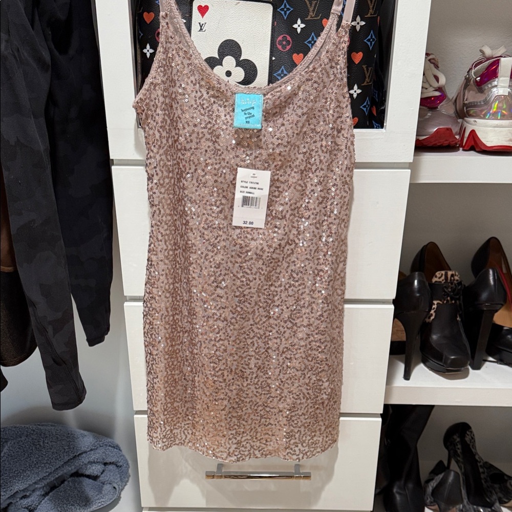 h.i.p. Sequin Tank Top in rose gold size Xs NWT